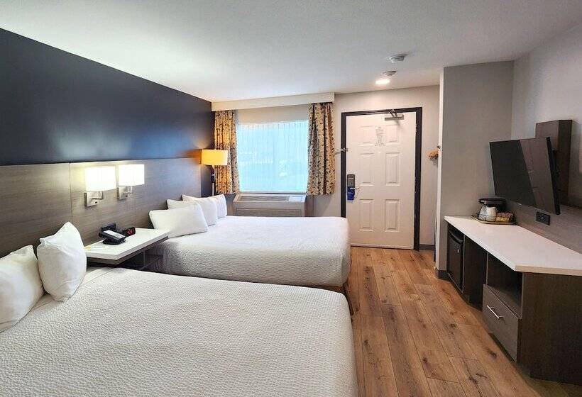 هتل Days Inn By Wyndham Kelowna