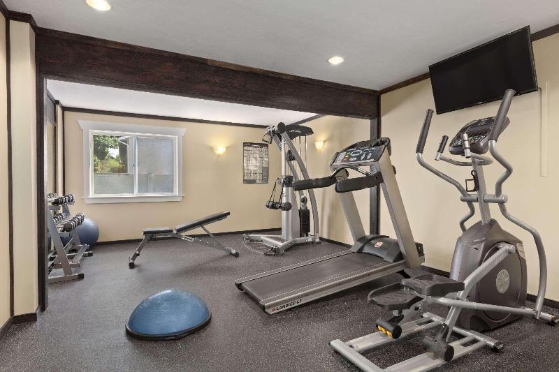 هتل Days Inn By Wyndham Kelowna