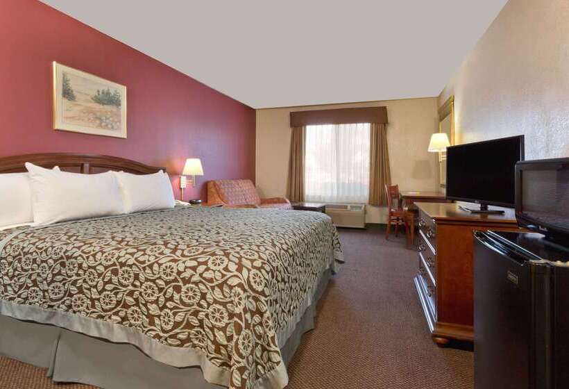 هتل Days Inn By Wyndham Lathrop