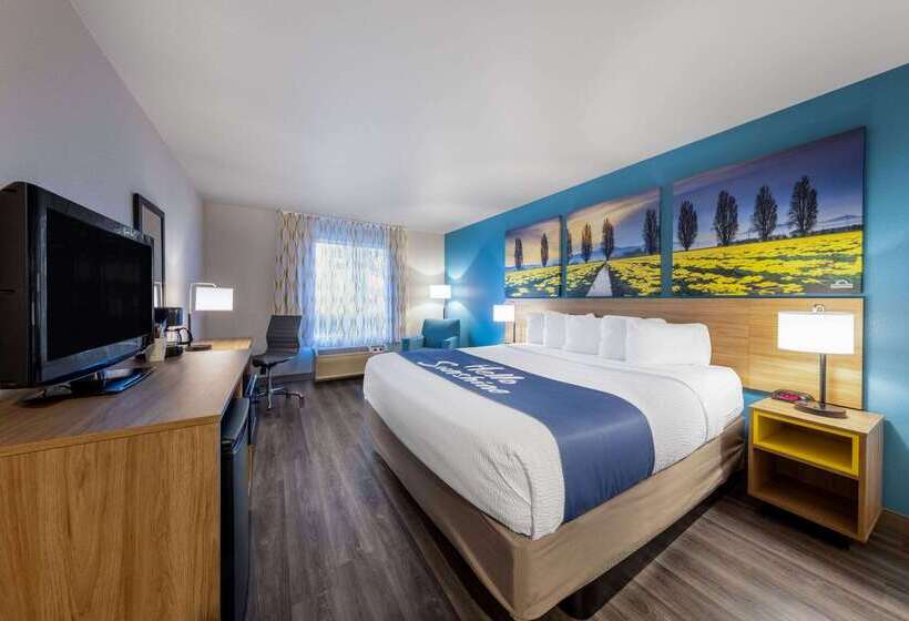 هتل Days Inn By Wyndham Lathrop