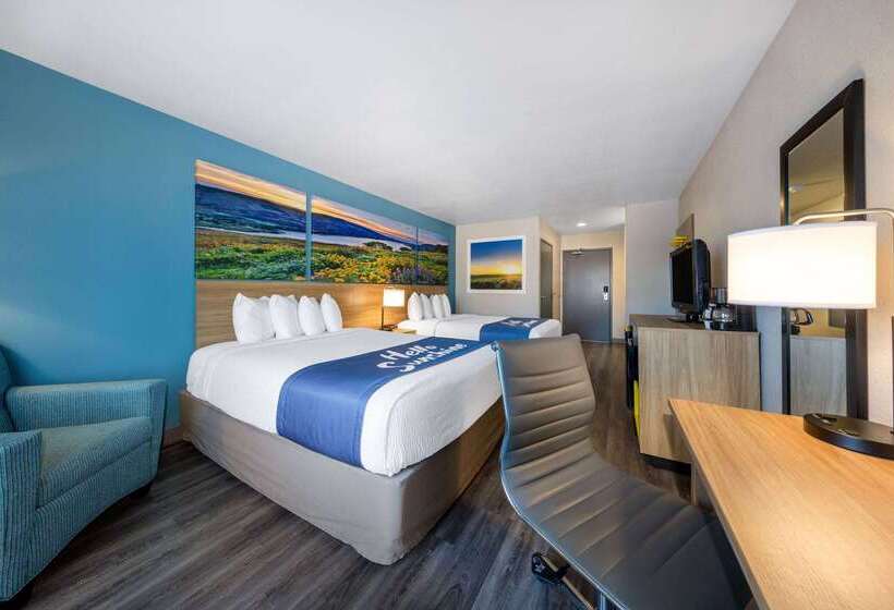 هتل Days Inn By Wyndham Lathrop