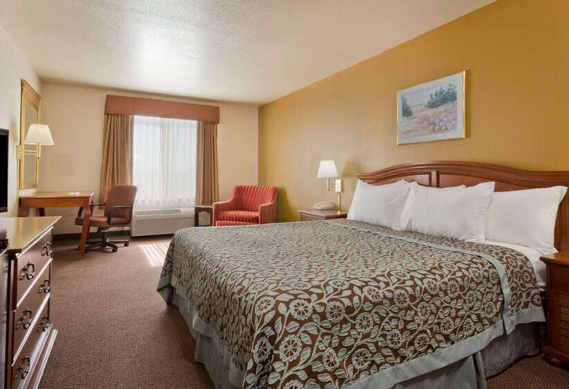 هتل Days Inn By Wyndham Lathrop