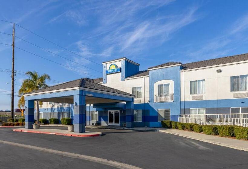 هتل Days Inn By Wyndham Lathrop