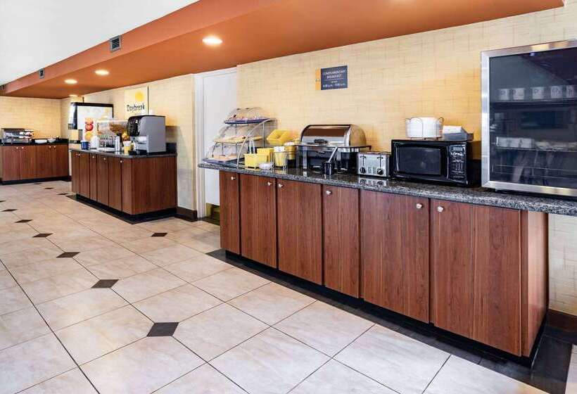 Отель Days Inn By Wyndham Leeds