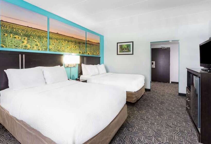 Отель Days Inn By Wyndham Livonia Canton Detroit