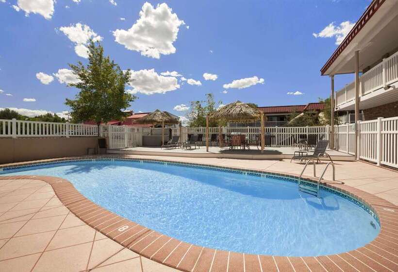 هتل Days Inn By Wyndham Montrose