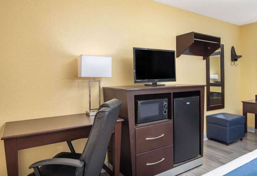 هتل Days Inn By Wyndham Muscle Shoals