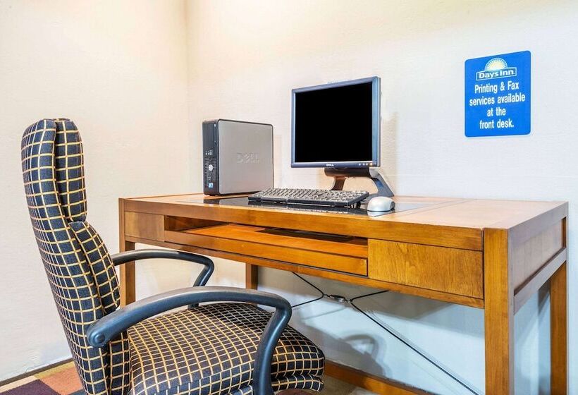 هتل Days Inn By Wyndham Pueblo