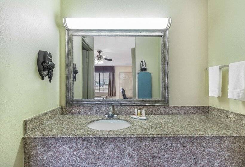 فندق Days Inn By Wyndham Rayville