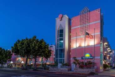 Hotel Days Inn By Wyndham Santa Monica/los Angeles