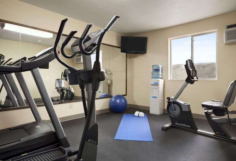 هتل Days Inn & Suites By Wyndham Gunnison