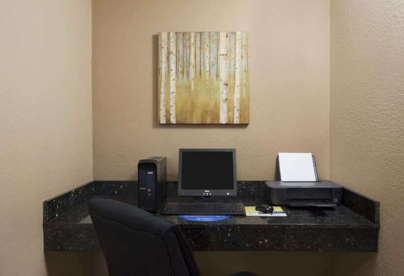 هتل Days Inn & Suites By Wyndham Gunnison
