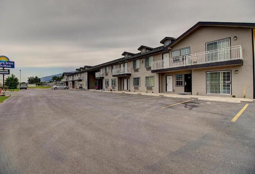 Отель Days Inn & Suites By Wyndham Lolo