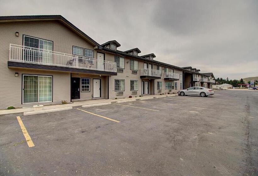 Отель Days Inn & Suites By Wyndham Lolo