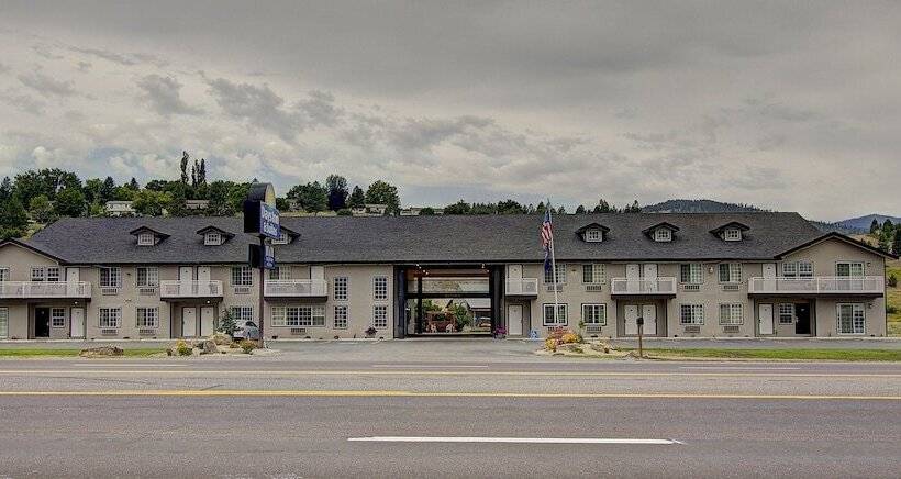 Отель Days Inn & Suites By Wyndham Lolo