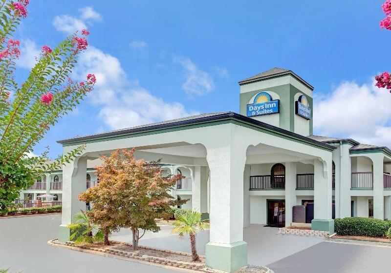 هتل Days Inn & Suites By Wyndham Stockbridge South Atlanta