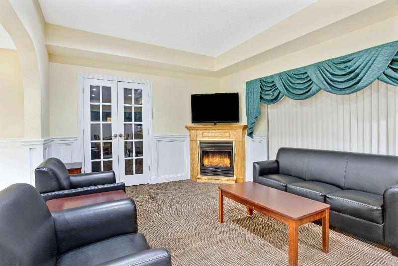 هتل Days Inn & Suites By Wyndham Stockbridge South Atlanta