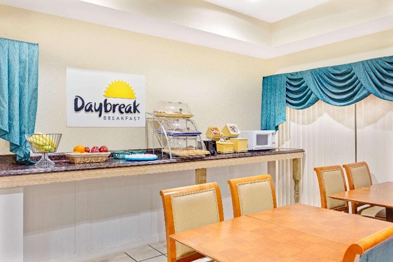 هتل Days Inn & Suites By Wyndham Stockbridge South Atlanta