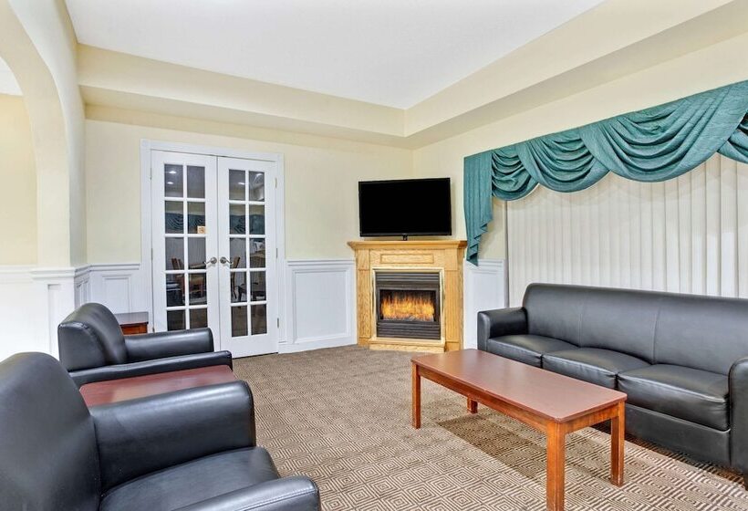 هتل Days Inn & Suites By Wyndham Stockbridge South Atlanta