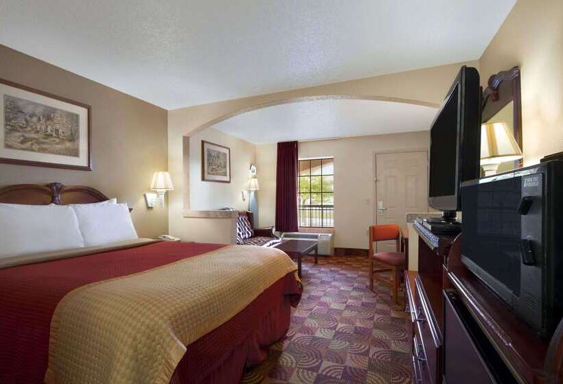 هتل Days Inn & Suites By Wyndham Tuscaloosa  Univ. Of Alabama