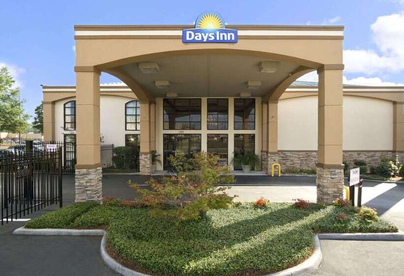 هتل Days Inn & Suites By Wyndham Tuscaloosa  Univ. Of Alabama