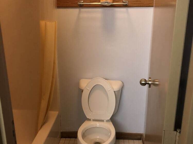 בית מלון כפרי Denison Inn & Suites