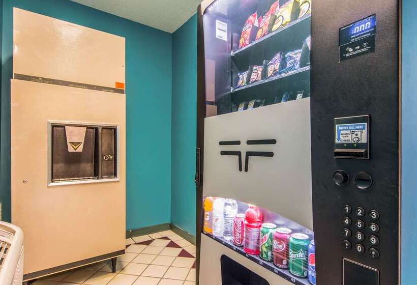 בית מלון כפרי Econo Lodge