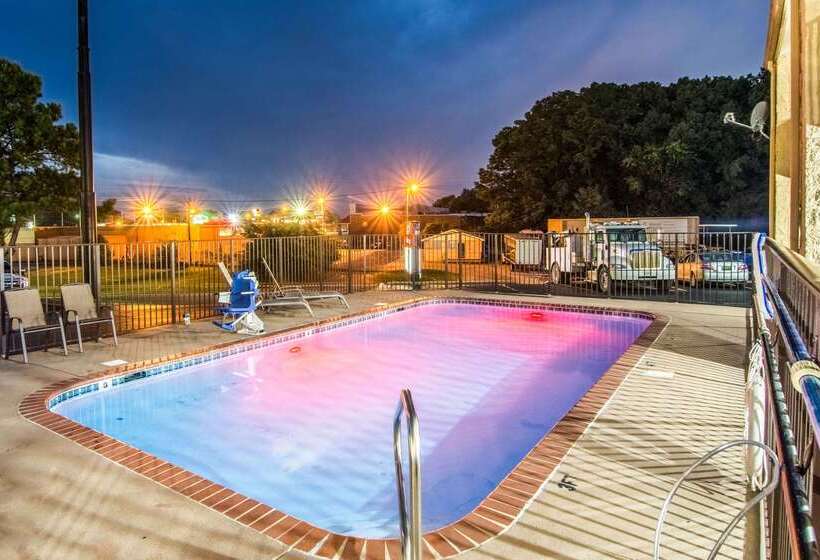 בית מלון כפרי Econo Lodge