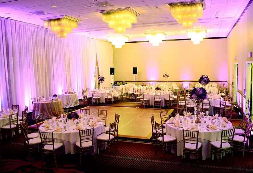 هتل Embassy Suites By Hilton Alexandria Old Town