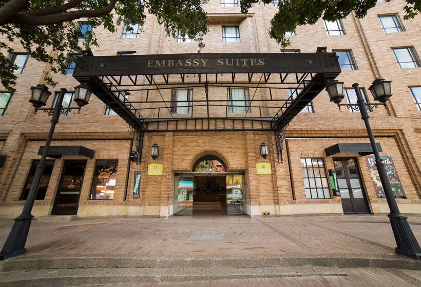 هتل Embassy Suites By Hilton Bogotá Rosales