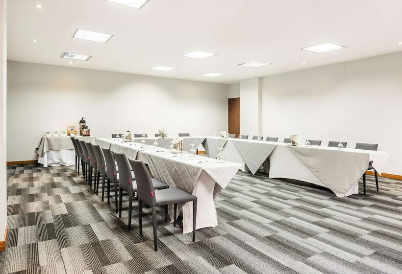 هتل Embassy Suites By Hilton Bogotá Rosales