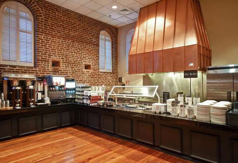 هتل Embassy Suites By Hilton Charleston Historic District