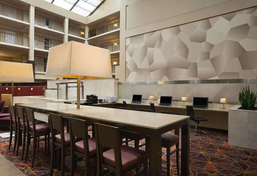 هتل Embassy Suites By Hilton Cleveland Beachwood