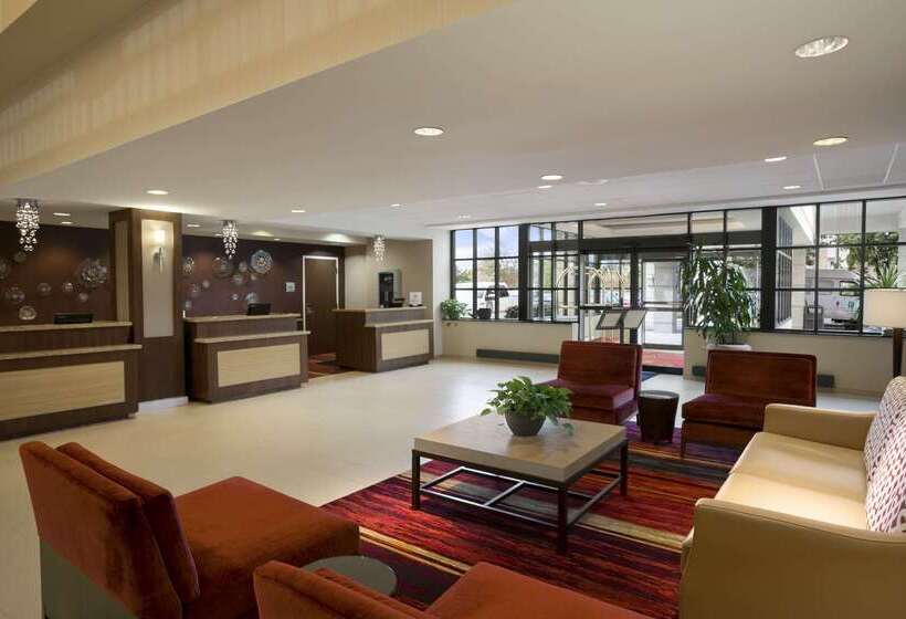 هتل Embassy Suites By Hilton Cleveland Beachwood