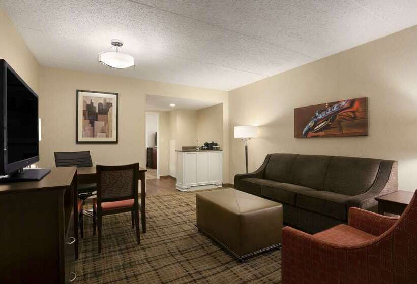 هتل Embassy Suites By Hilton Cleveland Beachwood