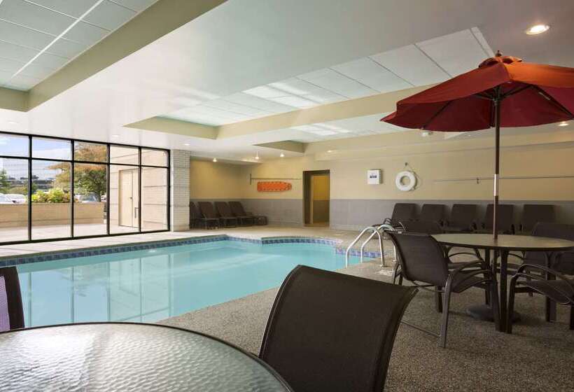 هتل Embassy Suites By Hilton Cleveland Beachwood