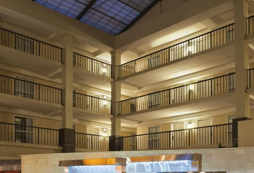 هتل Embassy Suites By Hilton Cleveland Beachwood