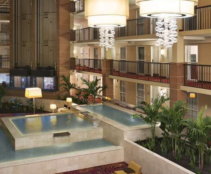 هتل Embassy Suites By Hilton Cleveland Beachwood