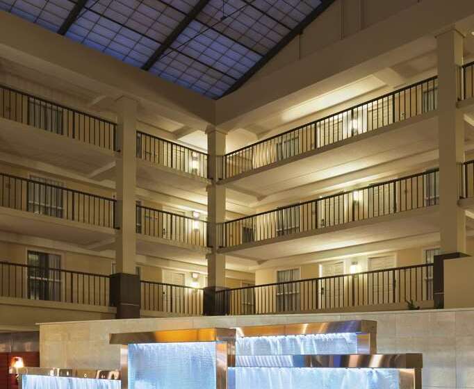 هتل Embassy Suites By Hilton Cleveland Beachwood