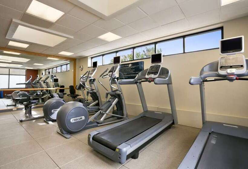 هتل Embassy Suites By Hilton Cleveland Beachwood