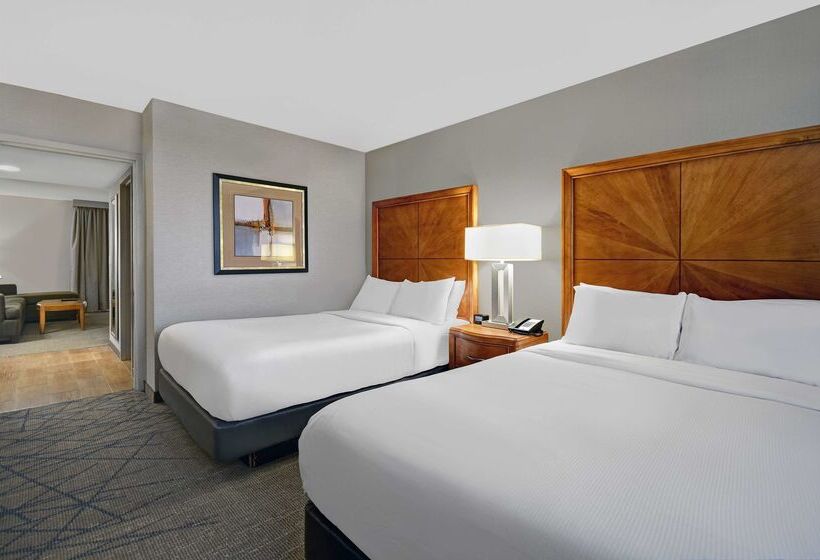 ホテル Embassy Suites By Hilton Detroit Livonia Novi