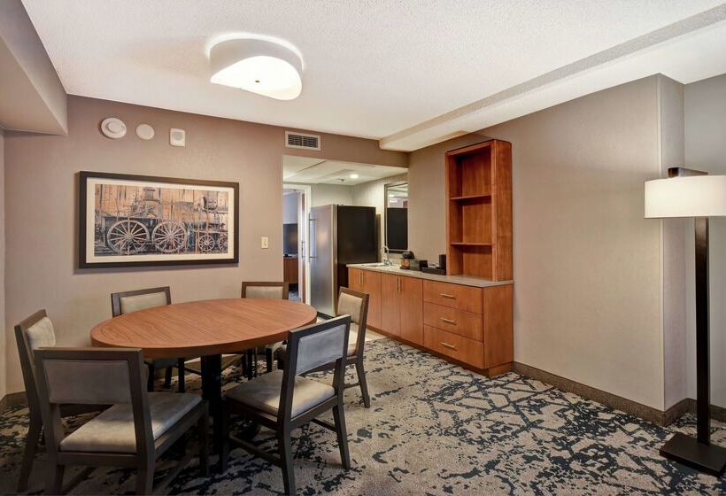 هتل Embassy Suites By Hilton Omaha Downtown Old Market