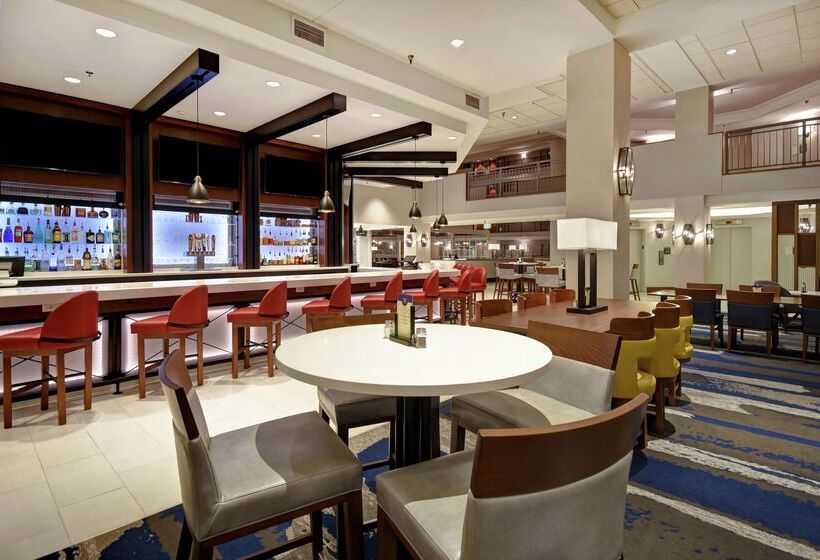 هتل Embassy Suites By Hilton Omaha Downtown Old Market