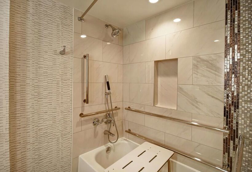هتل Embassy Suites By Hilton Omaha Downtown Old Market