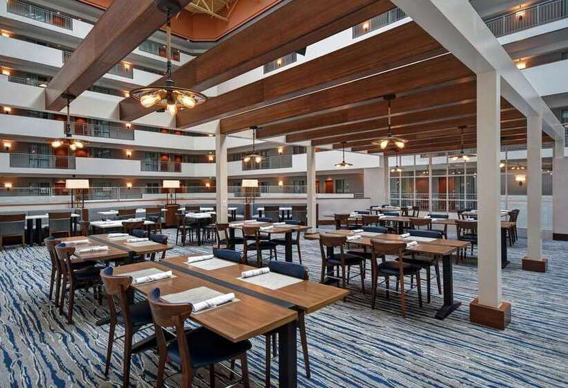ホテル Embassy Suites By Hilton Omaha Downtown Old Market