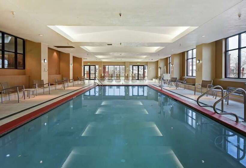 هتل Embassy Suites By Hilton Omaha Downtown Old Market