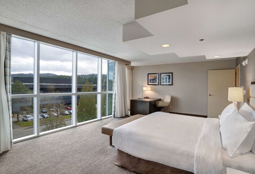 هتل Embassy Suites By Hilton Seattle Bellevue