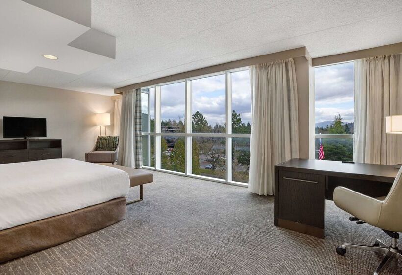 هتل Embassy Suites By Hilton Seattle Bellevue