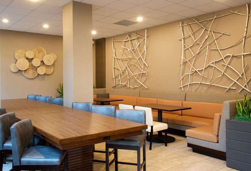 هتل Embassy Suites By Hilton Seattle Bellevue