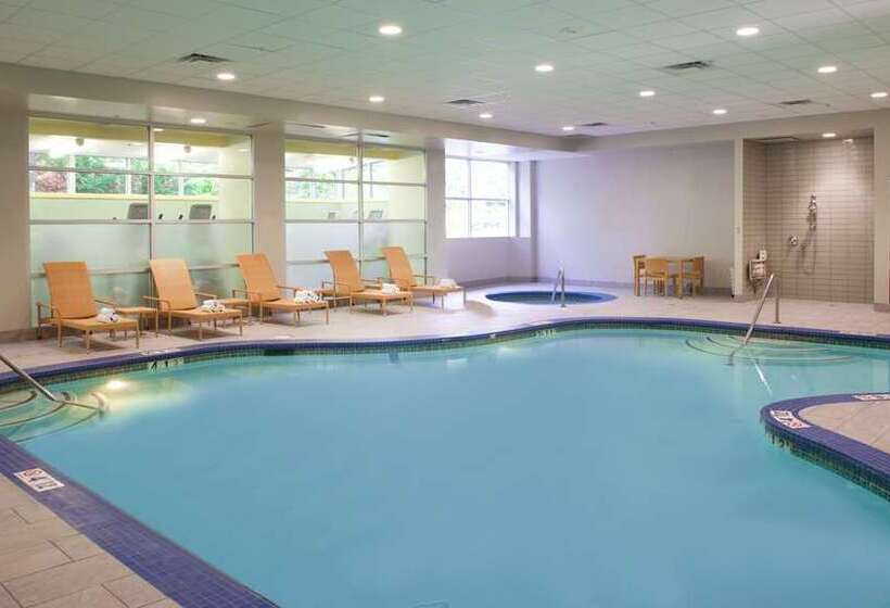 هتل Embassy Suites By Hilton Seattle Bellevue